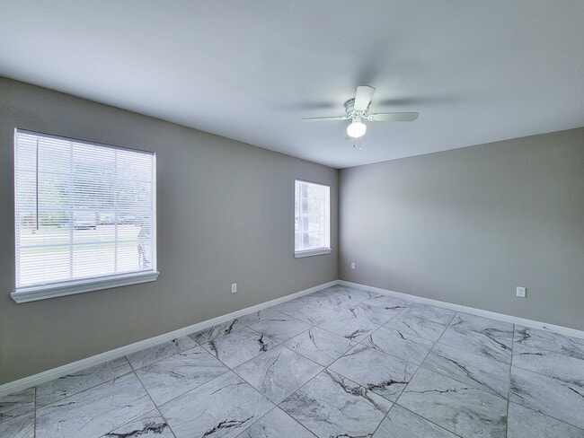 Building Photo - 3206 Lobit Dr