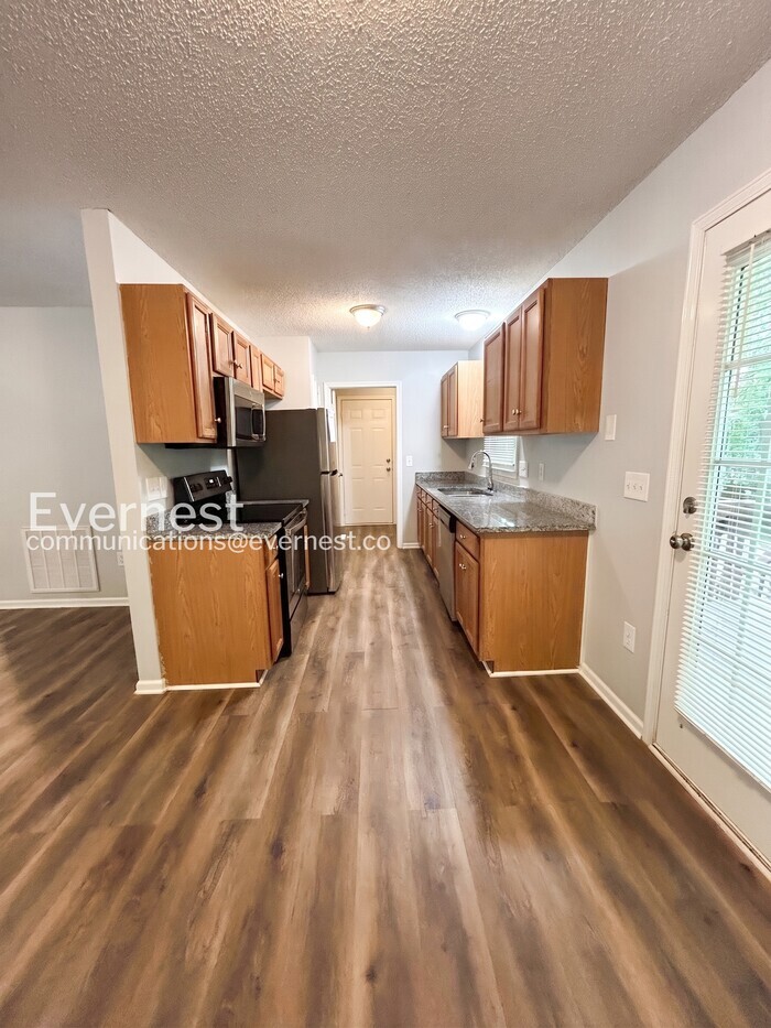 Building Photo - 119 Creek Branch Dr