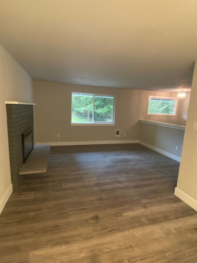 Building Photo - 4 Bedroom, 2.5 Bath 2 Car Garage, Brand Ne...