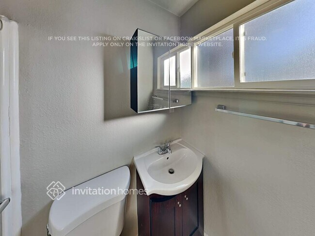 Building Photo - 772 Victor St