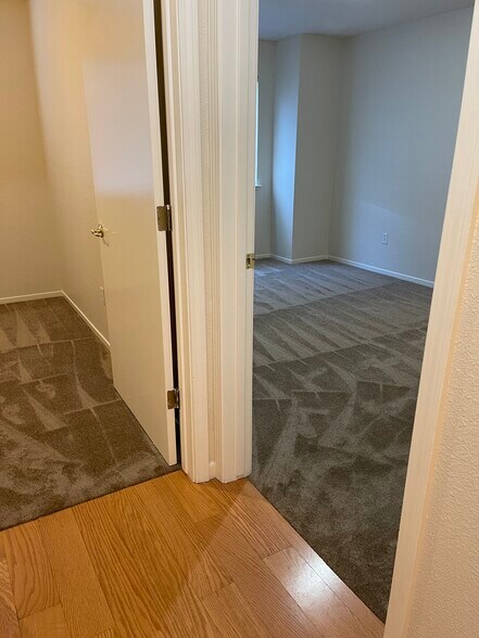 Building Photo - 565 Peerless Way