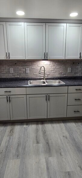 Kitchen - 27035 Oakmead Dr