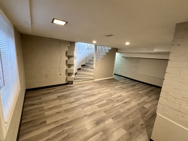 Building Photo - AVAILABLE JULY! Student Housing near DU Campus!