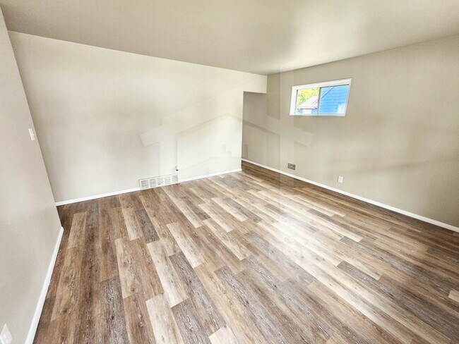 Building Photo - 750 S Dequincy St