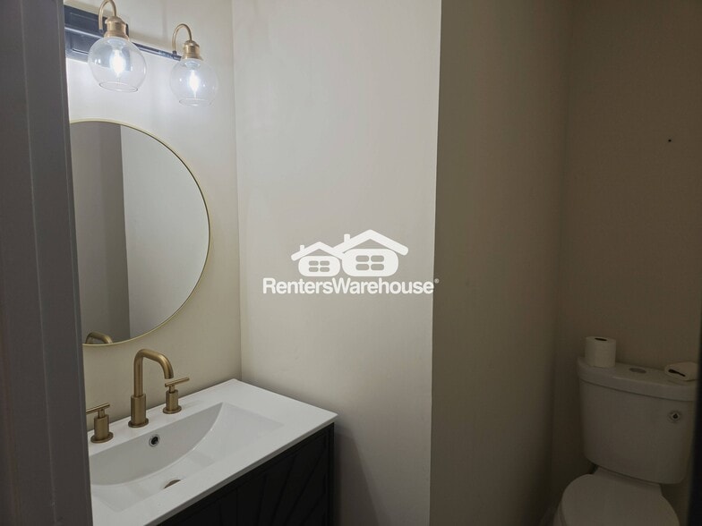 Building Photo - 300 Saddle Creek Ln