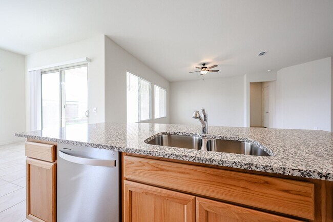 Building Photo - 4 Bedroom Home in Asante Community