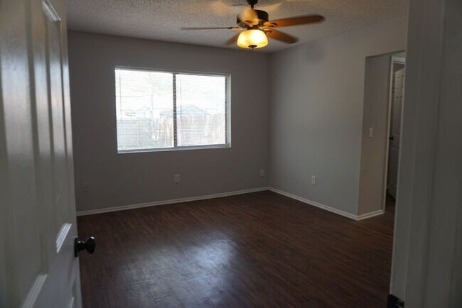 Building Photo - Single Story 2 bedroom 2 bathroom Townhome with Garage in Mandarin