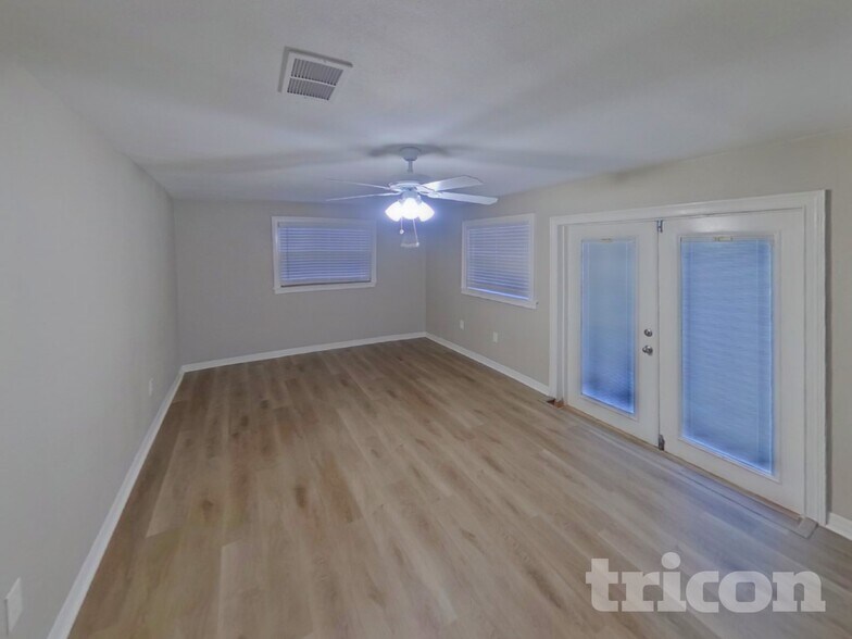 Building Photo - 3210 W Tyson Ave