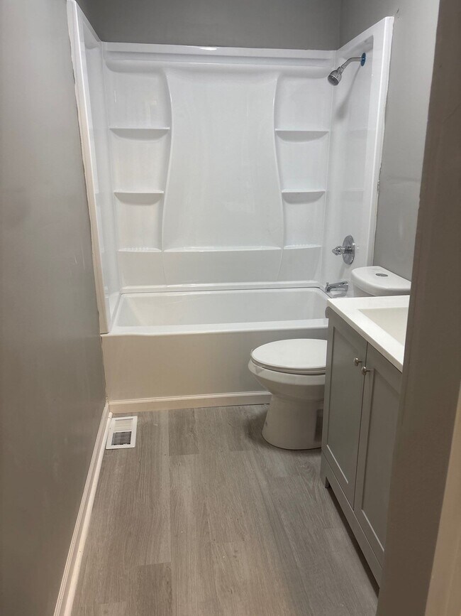 Building Photo - 1453 Diplomat Ln