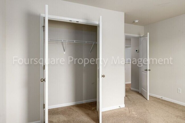 Building Photo - Spacious 3-Bed Home with Loft, Modern Kitc...