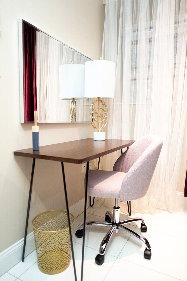 Building Photo - 5 W 101st St