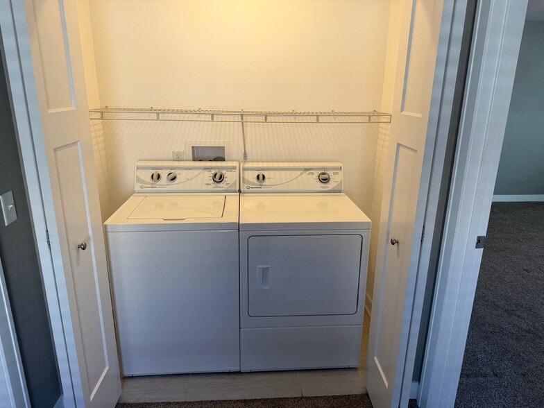 Building Photo - 502 E 3rd St