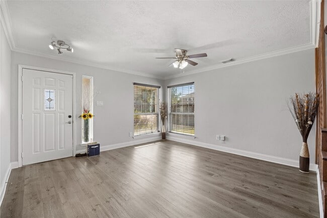 Building Photo - 14942 Gray Ridge Dr