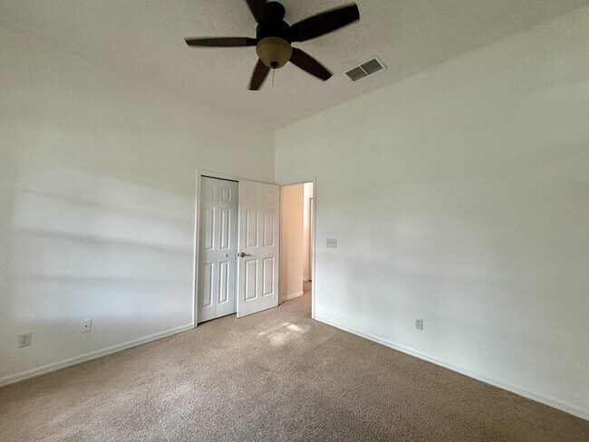 Building Photo - 2787 River Ridge Dr