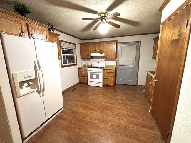 Building Photo - 200 Butte Ln