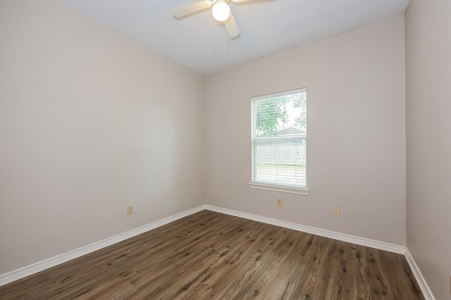 Building Photo - 1824 Alanbrooke Dr