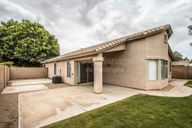 Building Photo - 1944 W Canyon Way