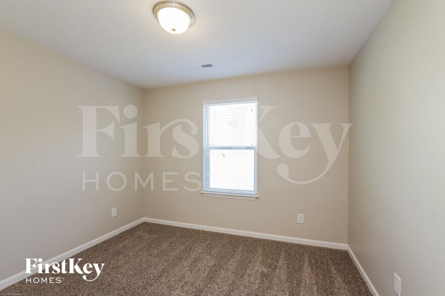 Building Photo - 9013 Sharpes Cir