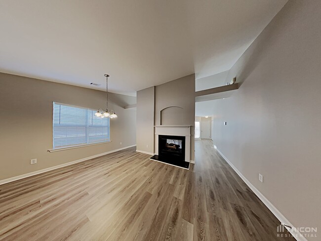 Building Photo - 385 Chadwick Cmns