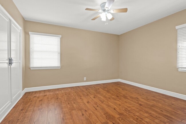 Building Photo - 1525 S Beverly Dr