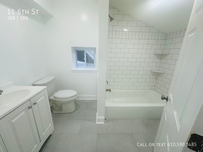 Building Photo - 11 6th St