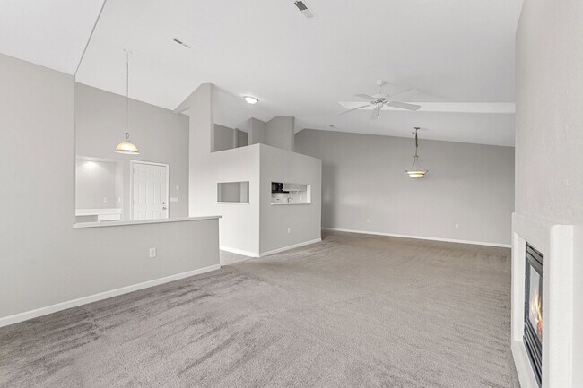 Building Photo - 903 Shadow Ln
