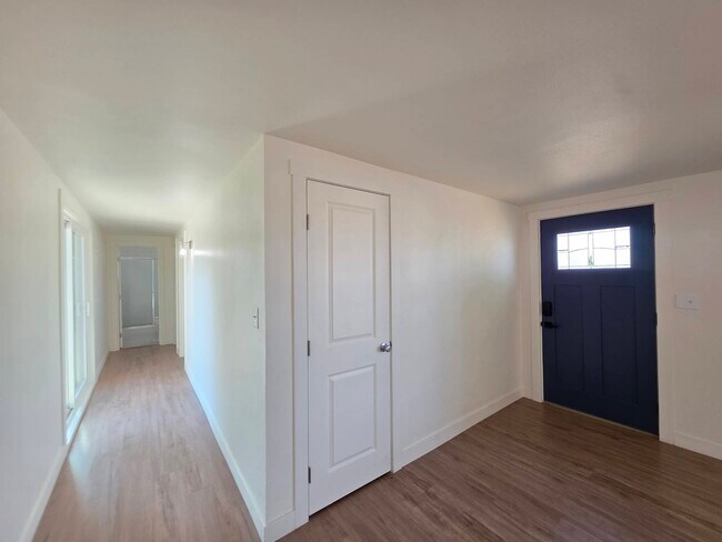 Building Photo - 2021 N Rd 48