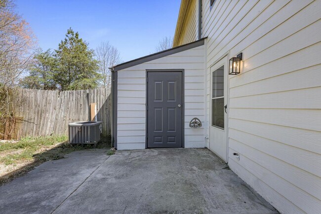 Building Photo - 3505 Miller St