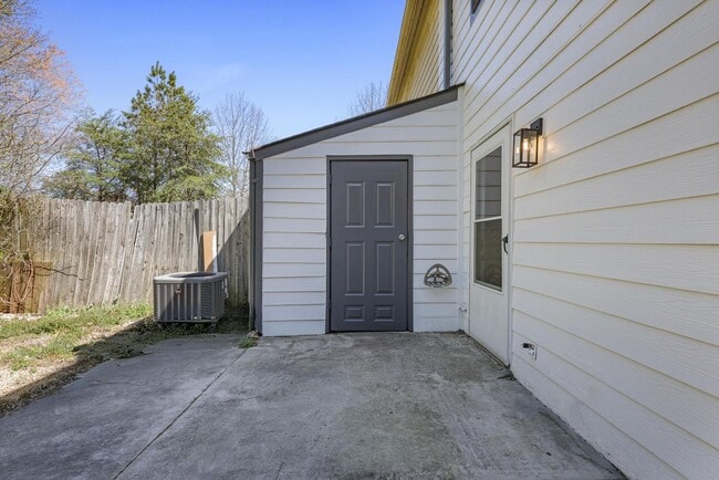 Building Photo - West Georgia Town Home for Rent