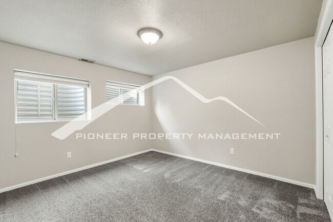 Building Photo - 6525 White Falcon Ct