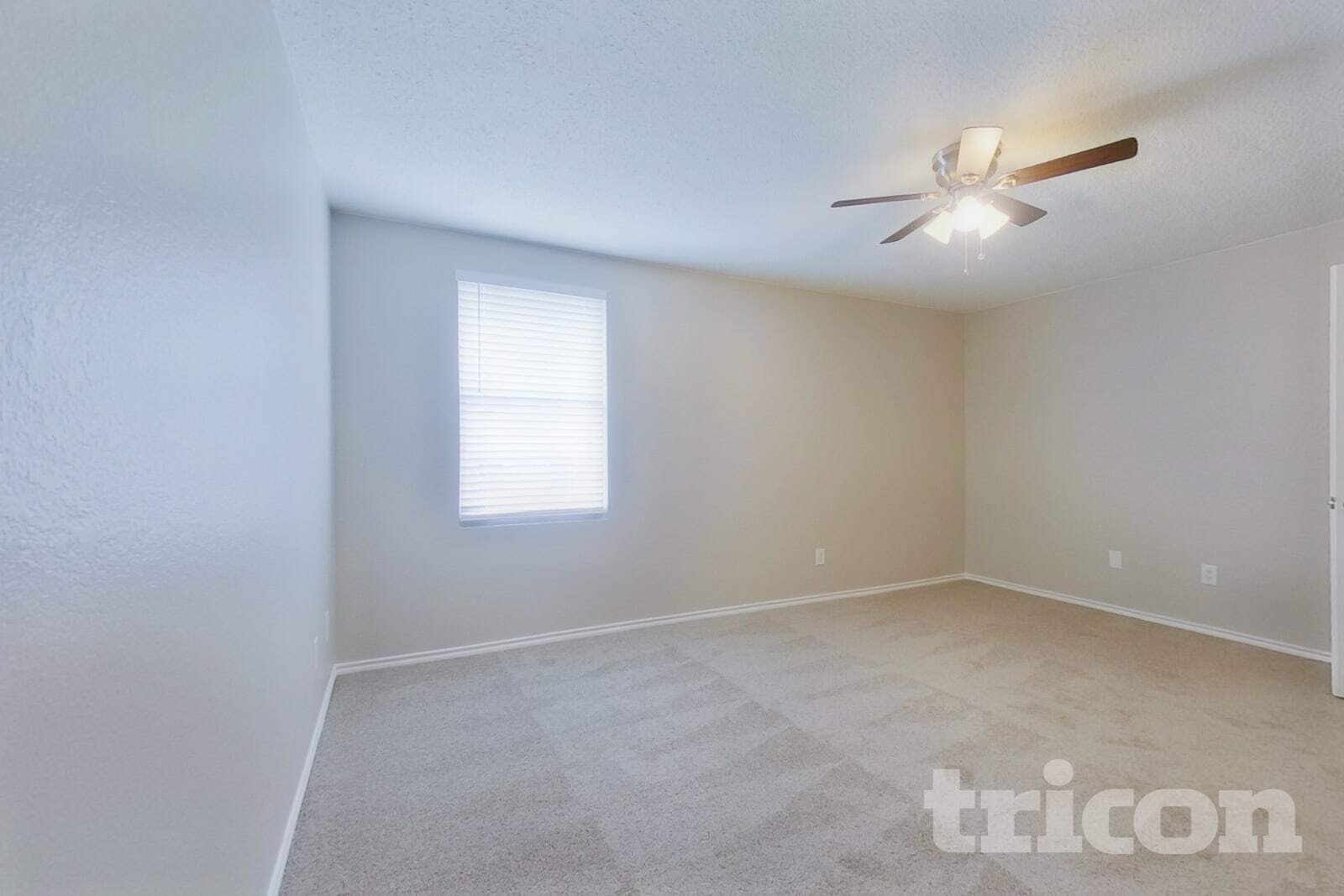 Building Photo - 2029 W Grove Ln