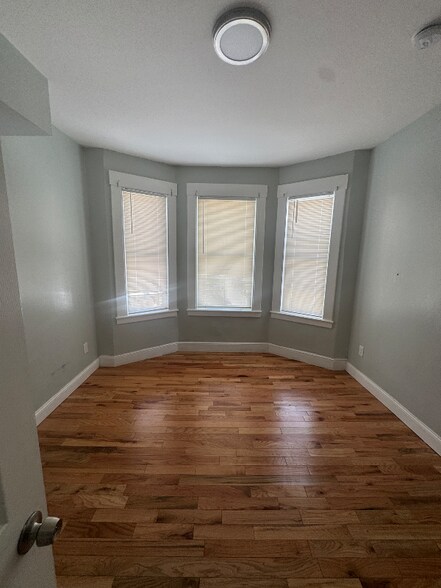 Building Photo - 66 Read St