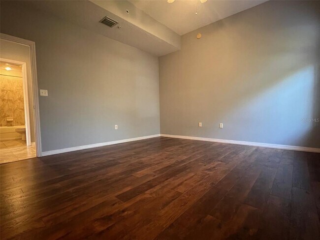 Building Photo - 642 Wells Ct