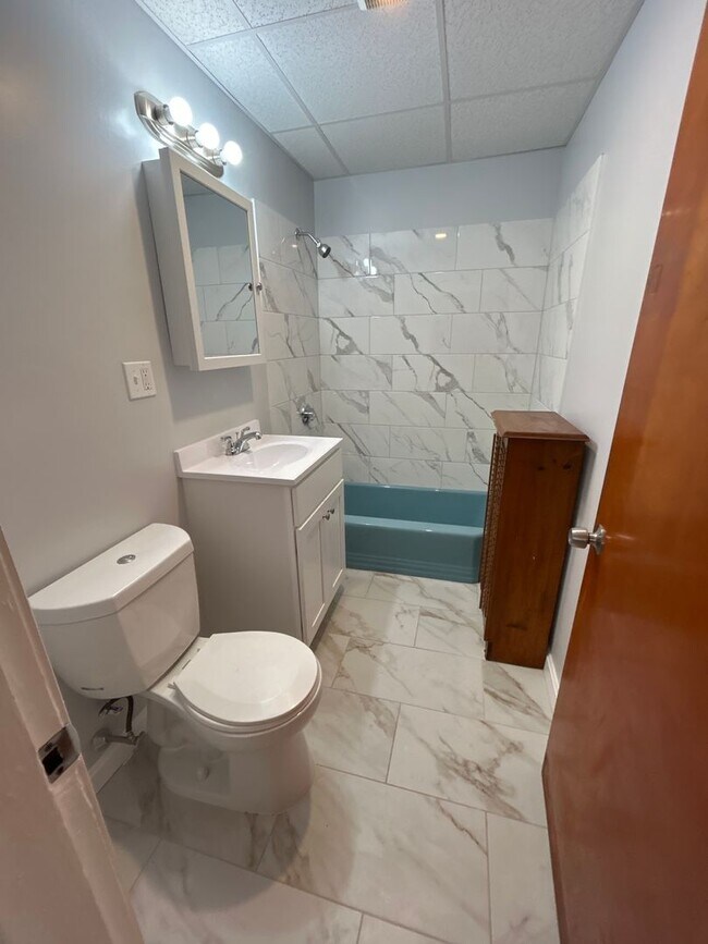 Building Photo - 72-74 Maple St