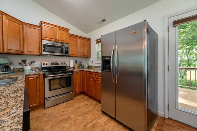 Building Photo - Mountain Lux Home - Centrally Located in Brevard! Furnished Mid- Term Rental Available from Novem...