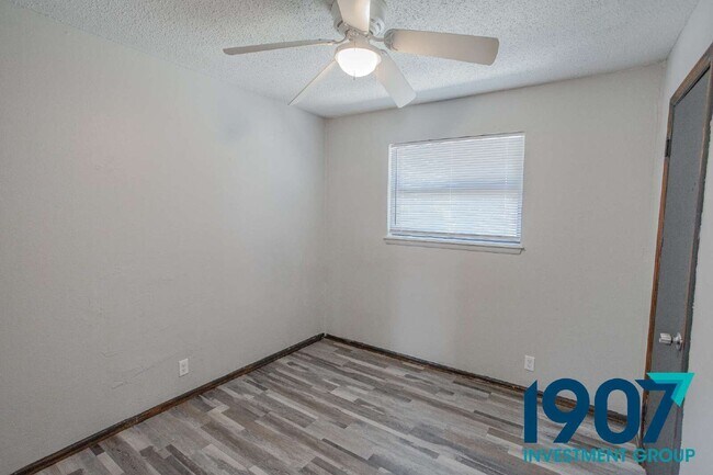 Building Photo - 608 N Janeway Ave