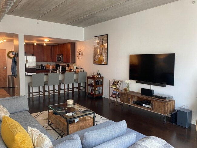 Building Photo - 845 N Kingsbury St