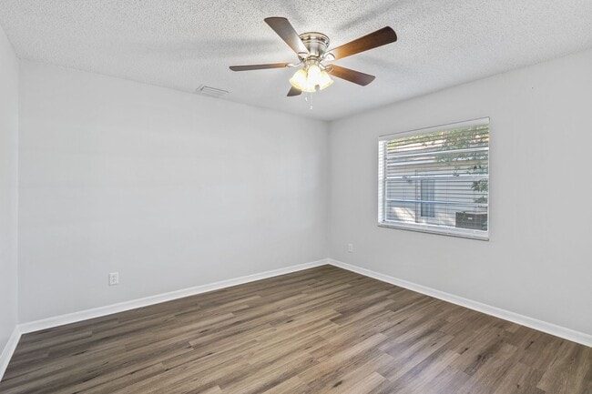 Building Photo - 2711 N Dellwood Dr