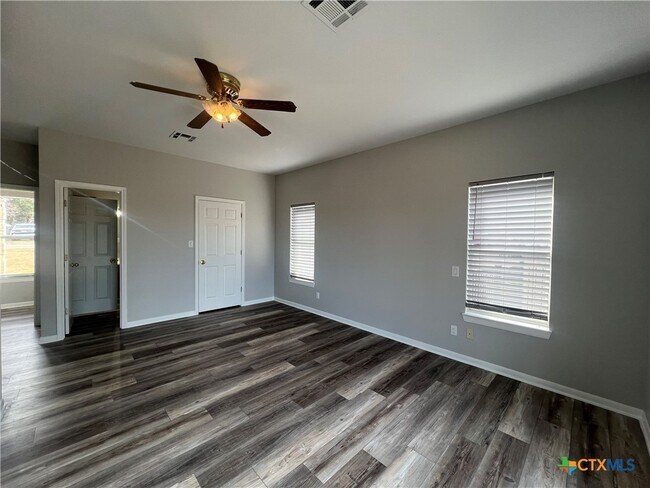 Building Photo - 5899 Denmans Loop