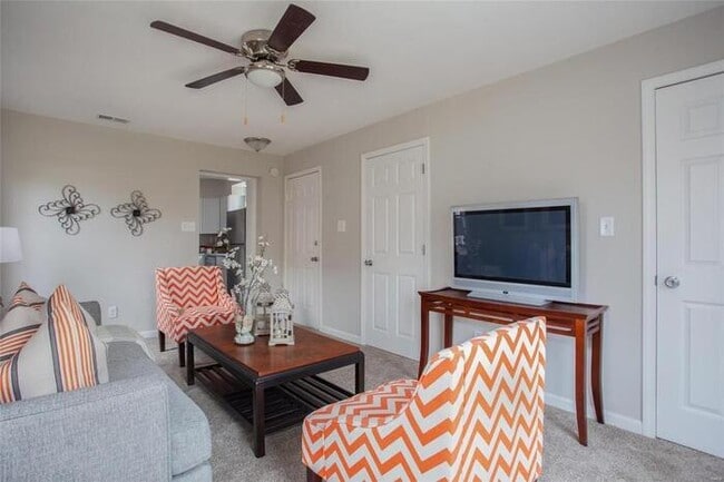 Building Photo - Fantastic 3bd/2ba home! Coming soon!