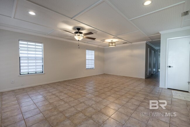 Building Photo - 558 Bellangee Ave