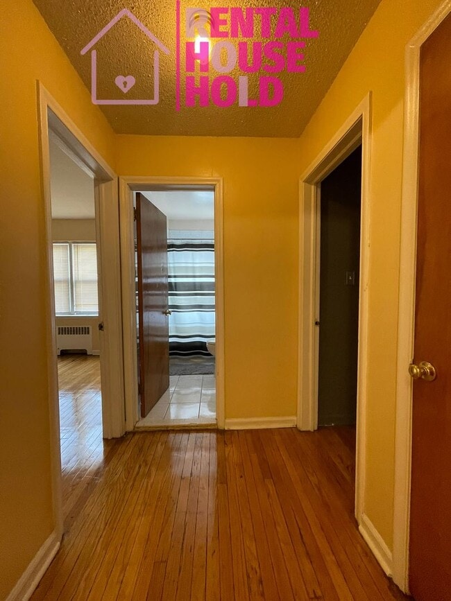 Building Photo - 2 Bedroom 1 Bath Condo