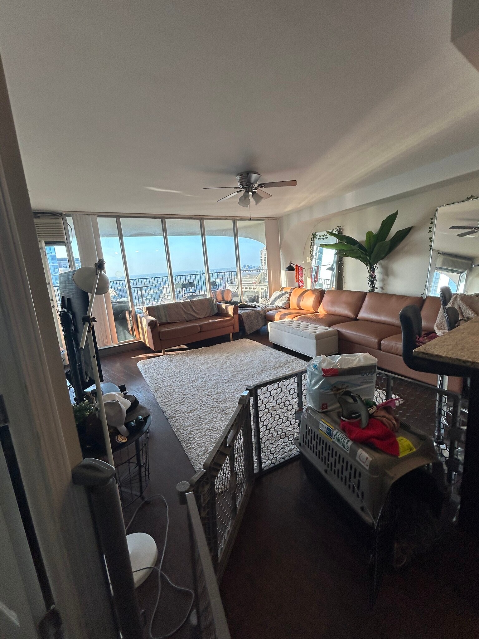 Building Photo - 300 N State St