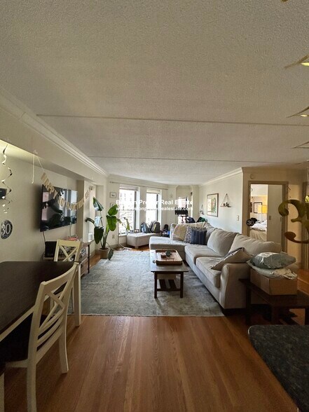 Building Photo - 108 Peterborough St