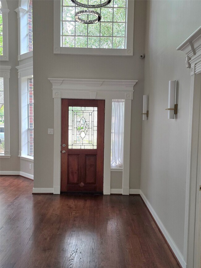 Building Photo - 12018 McKinney Falls Ln