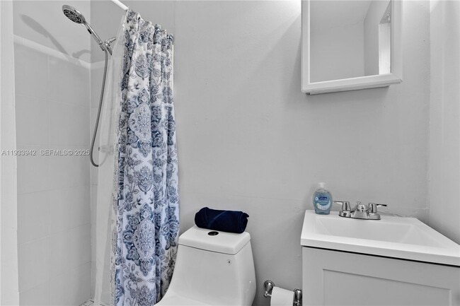 Building Photo - 427 NE 107th St