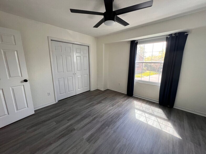 Building Photo - 16543 Lake Brigadoon Cir