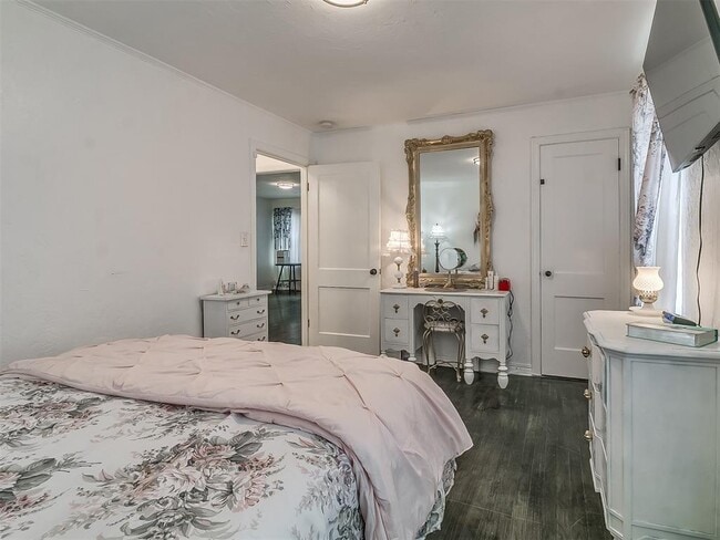 Building Photo - 621 N 16th St