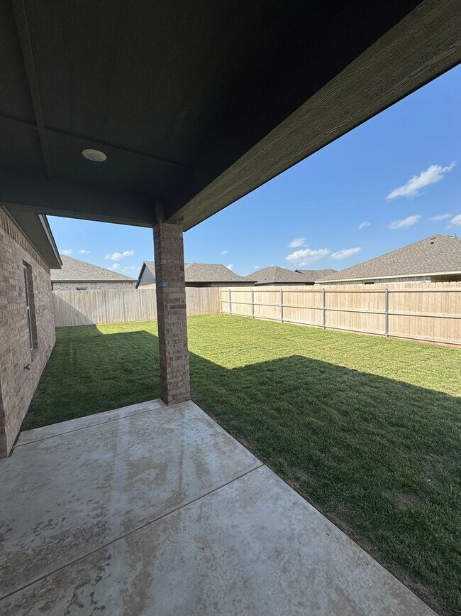 Building Photo - Newer Construction 3/2/2 Located in Beacon Point CISD