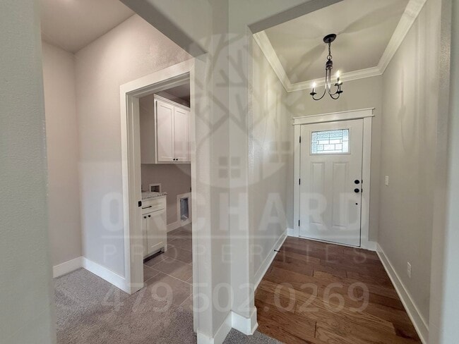 Building Photo - 983 Madden St
